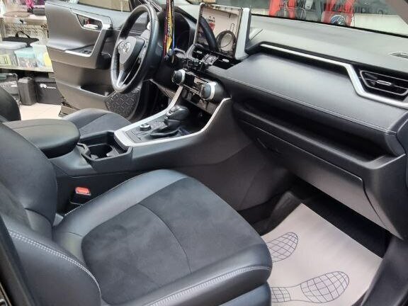 2021 Toyota RAV4 V (XA50), чёрный, 3700000 рублей - вид 5