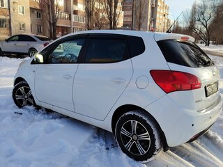 2013 Kia Venga I, белый, 999999 рублей, вид 4