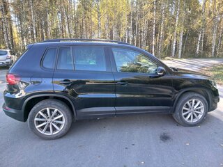2016 Volkswagen Tiguan I Рестайлинг, чёрный, 1750000 рублей, вид 4