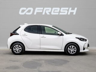 2021 Toyota Yaris IV, белый, 1198000 рублей, вид 5