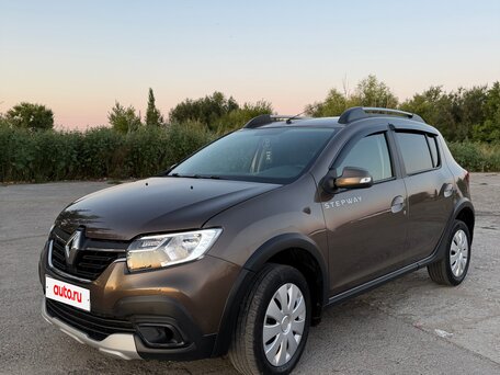 2019 Renault Sandero Stepway II Рестайлинг, золотистый, 870000 рублей, вид 1
