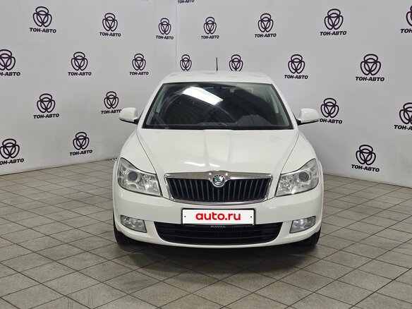 2013 Skoda Octavia II (A5) Рестайлинг, белый, 995000 рублей - вид 1