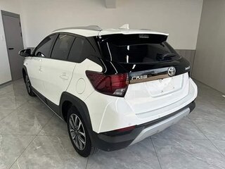 2022 Toyota Yaris L X XP150 Рестайлинг, белый, 1230000 рублей, вид 5