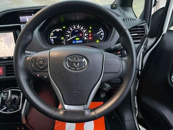 2021 Toyota Voxy III (R80) Рестайлинг, белый, 1766000 рублей - вид 11