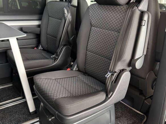 2021 Volkswagen Multivan T6 Рестайлинг, белый, 7350000 рублей - вид 8