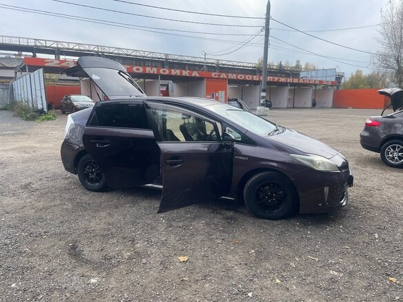 2013 Toyota Prius III Рестайлинг (XW30), фиолетовый, 950000 рублей - вид 11