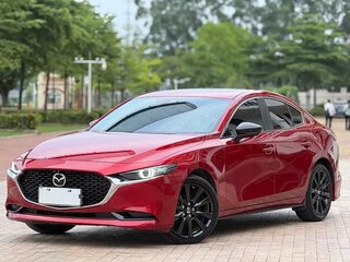 2022 Mazda 3 Axela IV (BP), красный, 1480000 рублей, вид 1