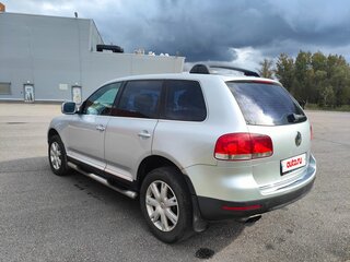 2006 Volkswagen Touareg I, серебристый, 890000 рублей, вид 4