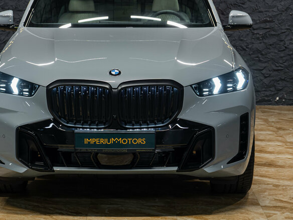 2026 BMW X5 40i IV (G05/G18) Рестайлинг, серый, 15990000 рублей - вид 2