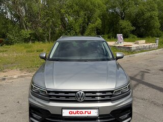 2018 Volkswagen Tiguan II, серебристый, 2880000 рублей, вид 2
