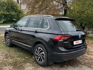 2018 Volkswagen Tiguan II, чёрный, 2150000 рублей, вид 3