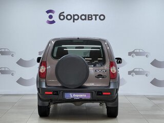 2017 Chevrolet Niva I Рестайлинг, коричневый, 820000 рублей, вид 5