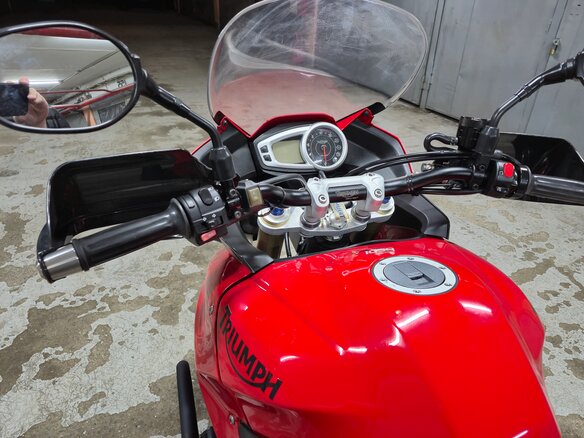 2012 Triumph Tiger 1050, красный - вид 17