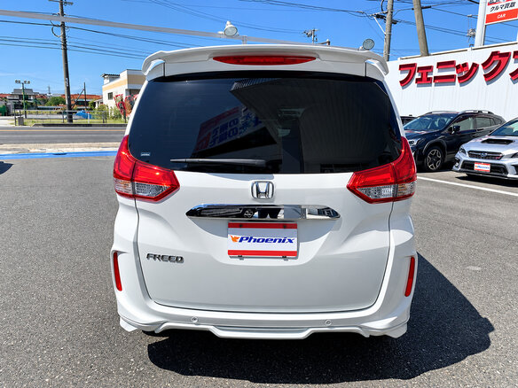 2021 Honda Freed+ II Рестайлинг, белый, 1020000 рублей - вид 4