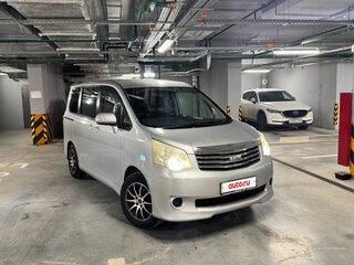 2010 Toyota Noah II (R70), серебристый, 990000 рублей, вид 1