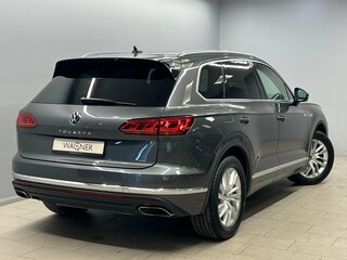 2021 Volkswagen Touareg III, серый, 5270000 рублей, вид 4