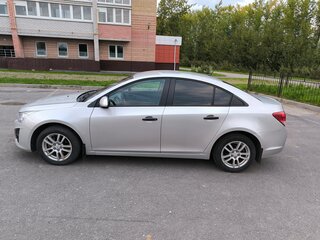 2015 Chevrolet Cruze I Рестайлинг, серебристый, 880000 рублей, вид 5