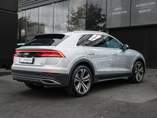 2021 Audi Q8 45 TDI I (4M), серый, 7490000 рублей, вид 4