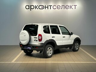 2018 Chevrolet Niva I Рестайлинг, белый, 770000 рублей, вид 2