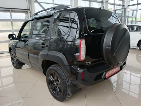 2023 Lada (ВАЗ) Niva Travel I, чёрный, 983000 рублей, вид 4