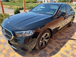 2024 Mercedes-Benz E-Класс 200 VI (W214, S214), чёрный, 6500000 рублей, вид 2