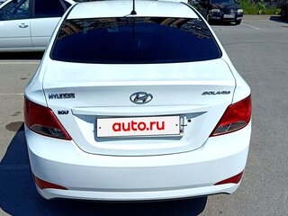 2015 Hyundai Solaris I Рестайлинг, белый, 850000 рублей, вид 4
