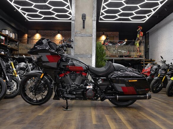 2025 Harley-Davidson CVO Road Glide ST, чёрный, 5990000 рублей - вид 7