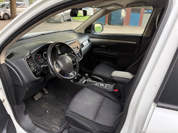 2012 Mitsubishi Outlander III, белый - вид 4