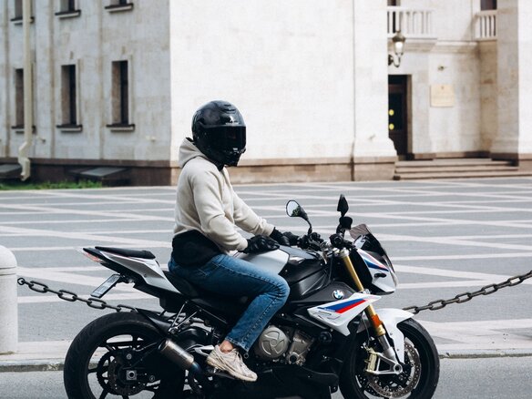 2017 BMW S 1000 R, белый, 1360000 рублей - вид 2