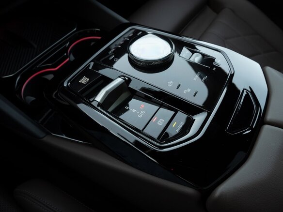 2025 BMW 5 серии 520i VIII (G60/G61/G68), белый, 6500000 рублей - вид 25