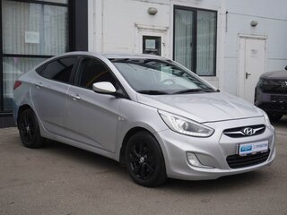 2013 Hyundai Solaris I, серебристый, 720000 рублей, вид 3