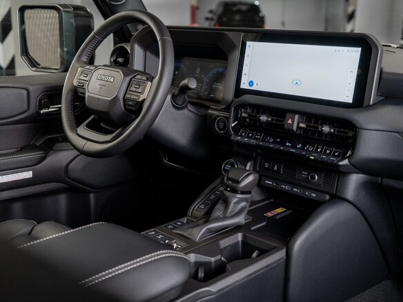 2026 Toyota Land Cruiser Prado 250 Series, чёрный - вид 28