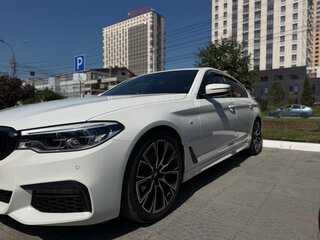 2019 BMW 5 серии 520d xDrive VII (G30/G31/G38), белый, 4100000 рублей, вид 3