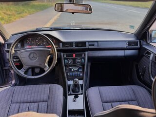 1992 Mercedes-Benz W124 230, серебристый, 450000 рублей, вид 5