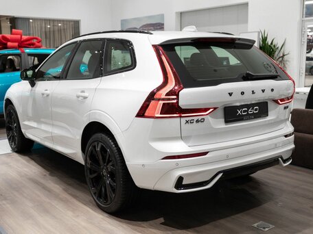 2025 Volvo XC60 II Рестайлинг 2, белый, 8719555 рублей, вид 5