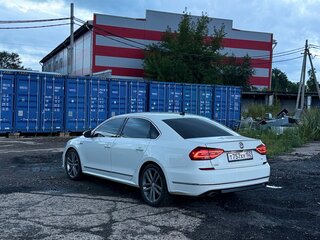 2017 Volkswagen Passat (North America and China) I Рестайлинг, белый, 1650000 рублей, вид 3