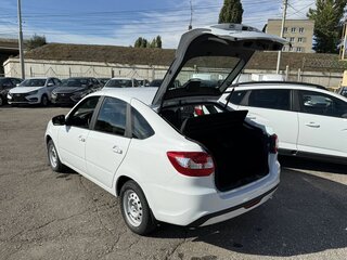 2026 Lada (ВАЗ) Granta I Рестайлинг, белый, 1098000 рублей, вид 4