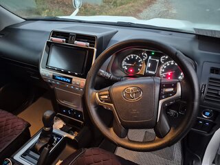 2018 Toyota Land Cruiser Prado 150 Series Рестайлинг 2, белый, 4050000 рублей, вид 4