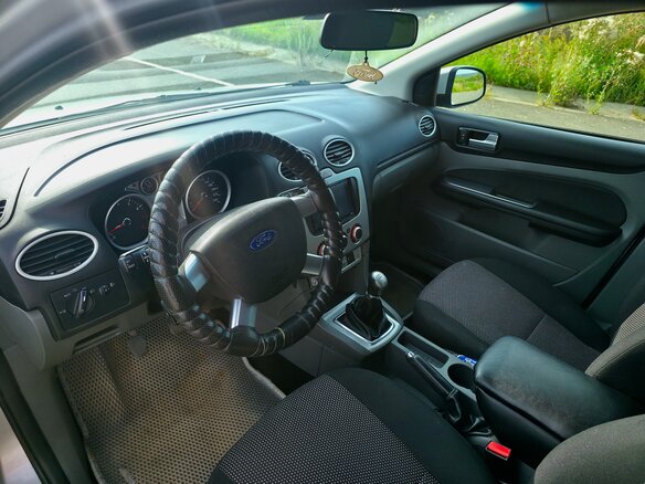 2011 Ford Focus II Рестайлинг, серебристый, 570000 рублей - вид 9