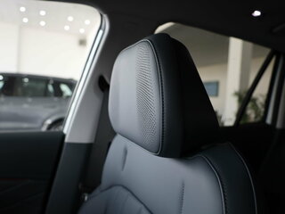 2026 Geely EX5 Гибрид EM-R, белый, 3829990 рублей, вид 4