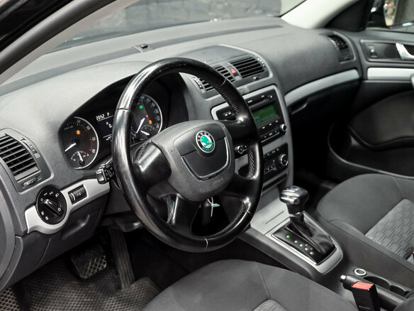 2012 Skoda Octavia DSG7 II (A5) Рестайлинг, чёрный - вид 16