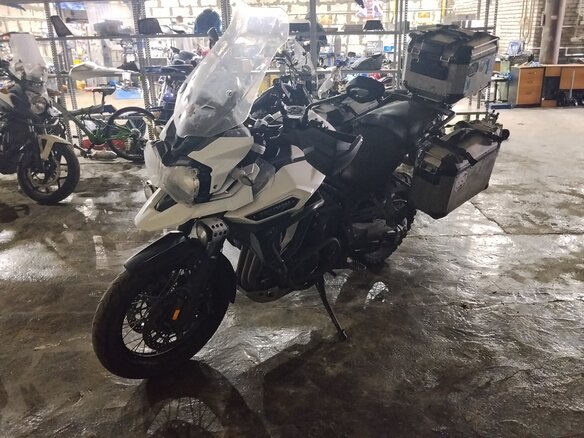 2017 Triumph Tiger 1200, белый, 850000 рублей