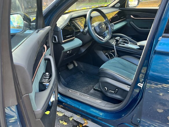 2023 Geely Monjaro I, синий, 3300000 рублей - вид 6