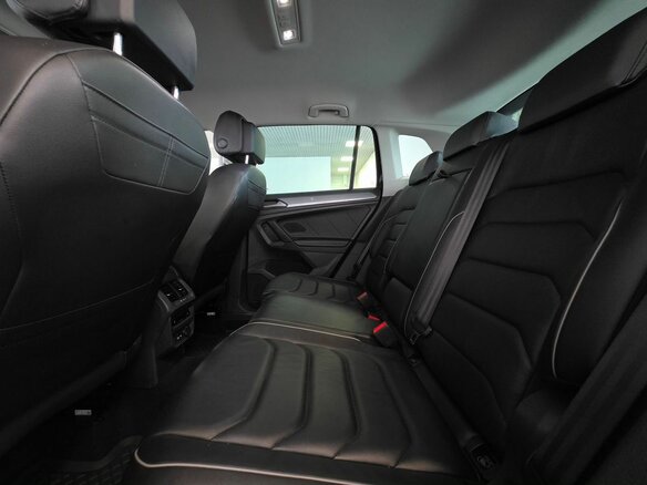 2021 Volkswagen Tiguan II Рестайлинг, чёрный, 3099000 рублей - вид 25