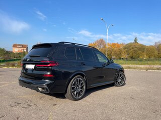 2023 BMW X7 40i I (G07) Рестайлинг, чёрный, 8500000 рублей, вид 3