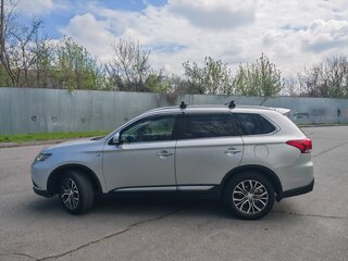 2015 Mitsubishi Outlander III Рестайлинг 2, серебристый, 2200000 рублей, вид 5