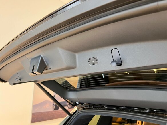 2026 Zeekr 9X 55 kWh (до 3.5 т), чёрный, 12890000 рублей - вид 24