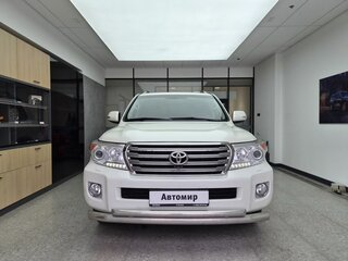 2015 Toyota Land Cruiser 200 Series Рестайлинг 1, белый, 5000000 рублей, вид 2