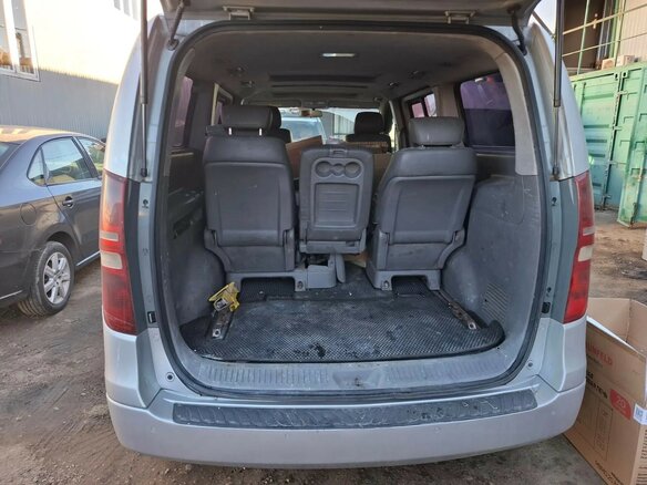 2010 Hyundai Grand Starex, серый, 1510000 рублей - вид 12