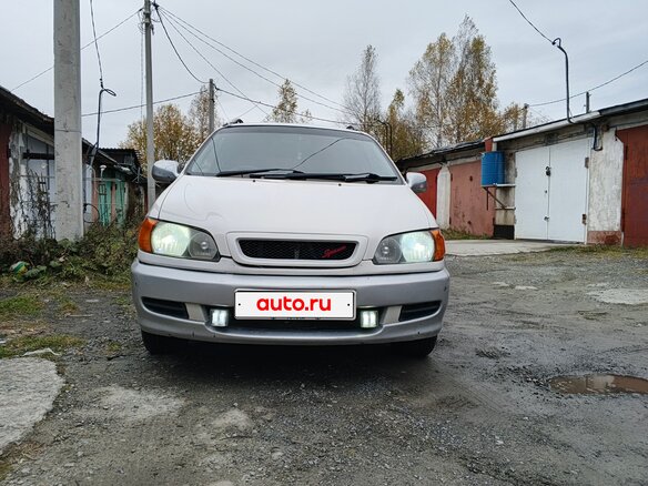 1997 Toyota Ipsum I (M10), белый, 350000 рублей